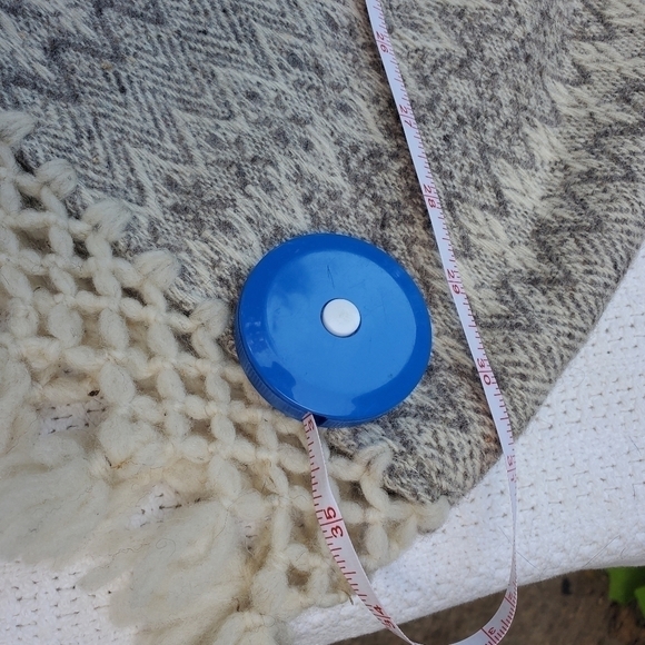 Handmade Wool‎ with handkintted collar and fringe Sz. L Poncho Cape Shawl - Picture 7 of 7